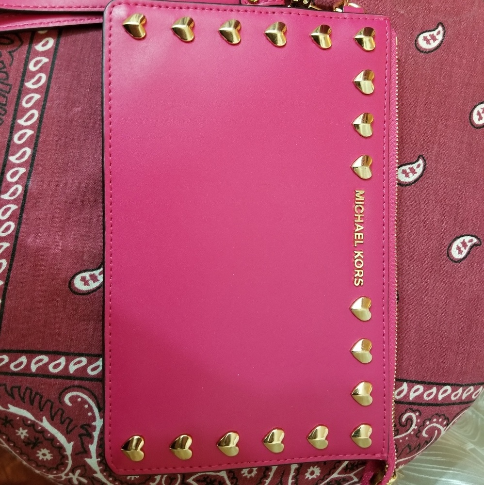 Michael kors wristlet